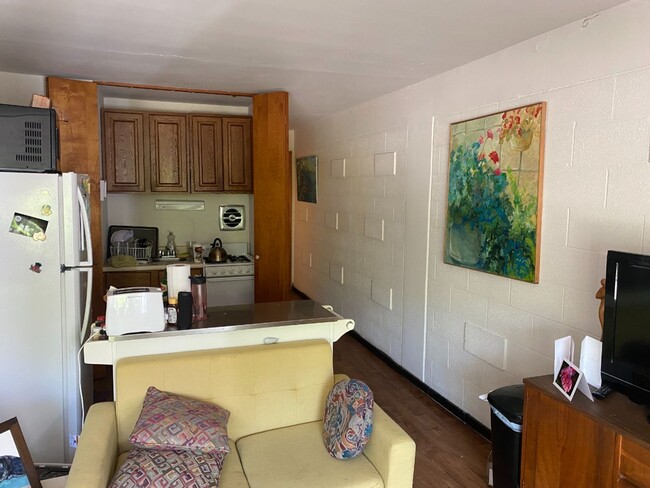 Building Photo - 1BR/1BA West Campus - Short distance to Mi...