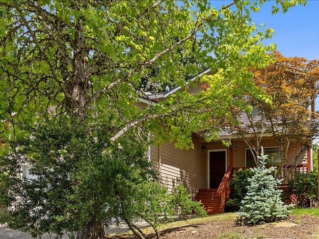 Building Photo - FOR RENT: MRS. CLEAN LIVED HERE! LOVELY HILLSBORO HOME AVAILABLE NOW! 4 BED, 2.5 BATH, 2 CAR GAR,...