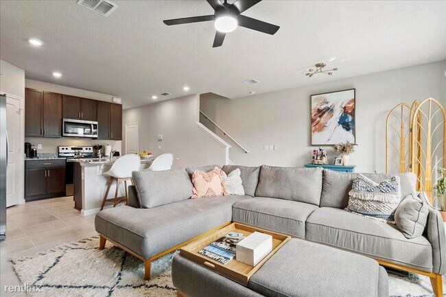 Building Photo - 3 br, 2.5 bath House - 5712 Mentmore Dr