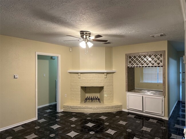 Building Photo - 11511 Misty Glen Ln