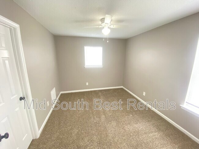 Building Photo - 5266 Bucksport Ln