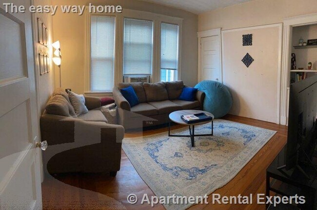 Foto del edificio - Medford Square 2BR - Spacious Unit - Great...