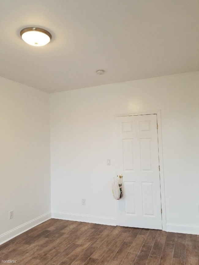 Building Photo - 541 Coster St