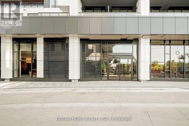 Photo du bâtiment - 2485 Eglinton Ave W