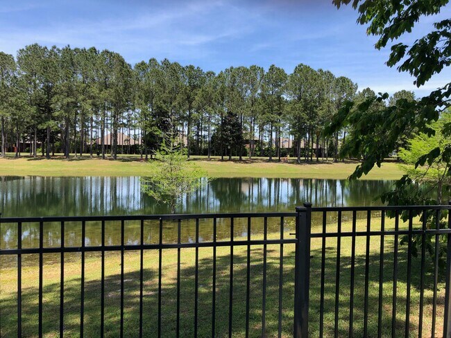 Building Photo - 554 Camellia Ct