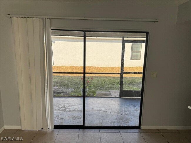 Foto del edificio - 3004 Santa Barbara Blvd