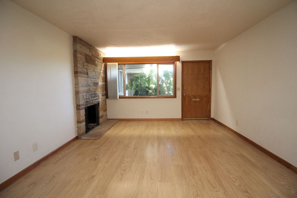 Primary Photo - 3200-3236 SW Marigold St