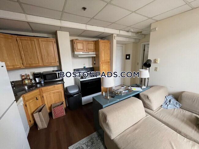 Building Photo - 1209 Boylston St