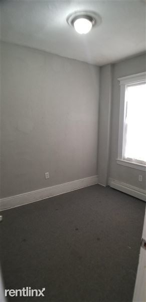 Building Photo - 3 br, 1 bath Apartment - 210 Myrtle Ave