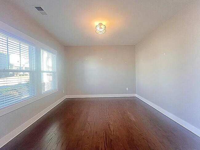 Building Photo - 213 Bank Swallow Wy