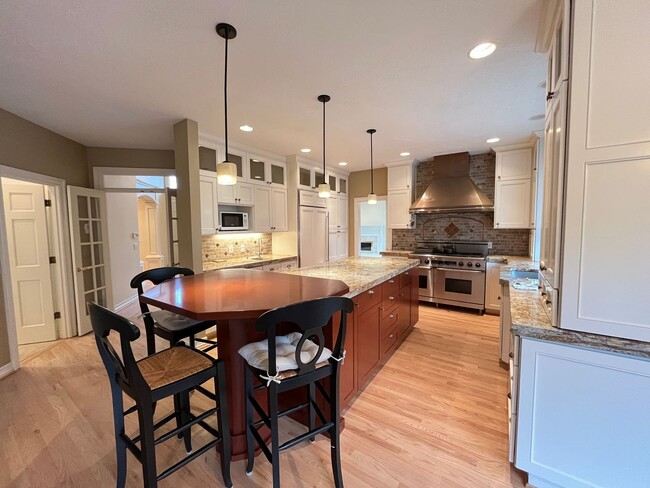 Building Photo - Paradise 4 Bed + 4 Bath Built on Two Lots ...