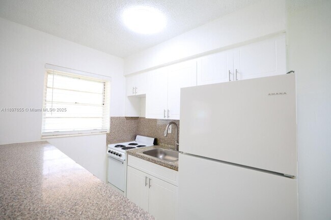 Foto del edificio - 7155 W 14th Ct