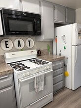 Building Photo - 48939 Eisenhower Dr
