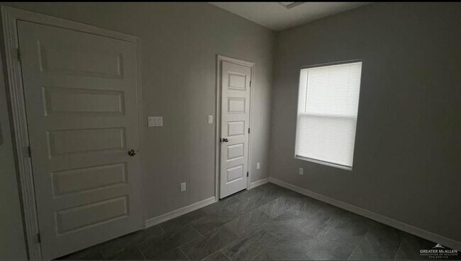 Foto del edificio - 11 Ricky Crossland