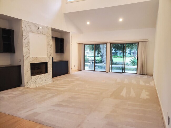 Building Photo - 3 Bedroom, 2.5 bath Landings home with gol...