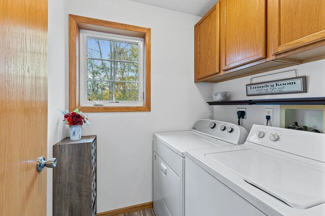 Building Photo - 10783 Tamarack Cir