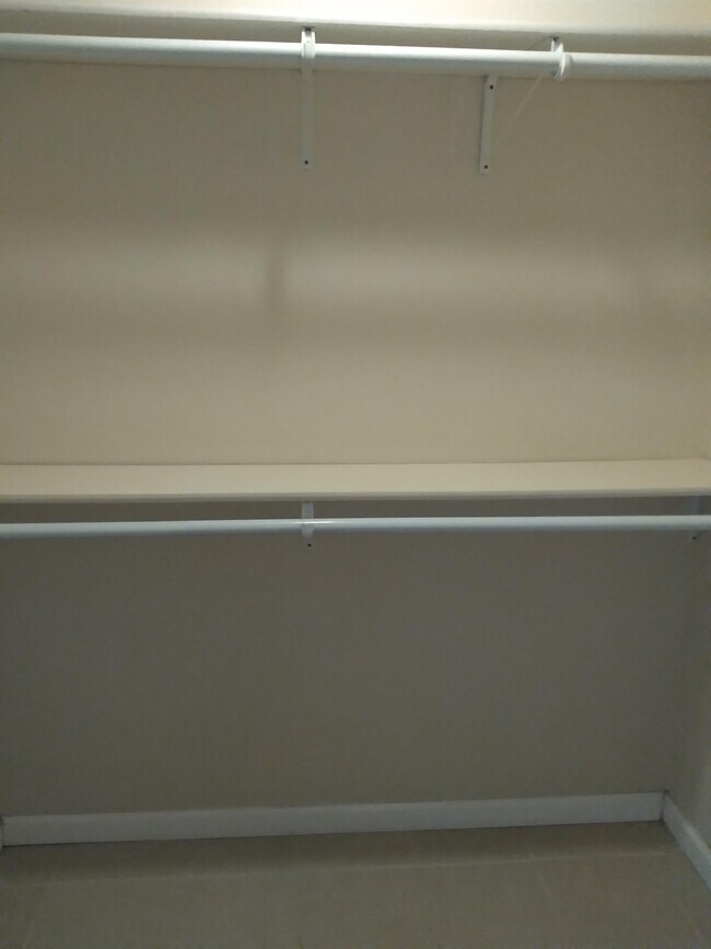 Foto del edificio - 711 S Poplar St