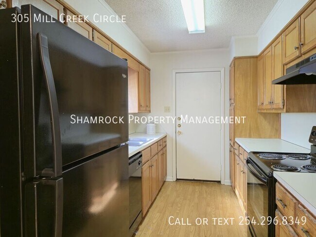 Foto del edificio - Duplex near Hewitt Drive