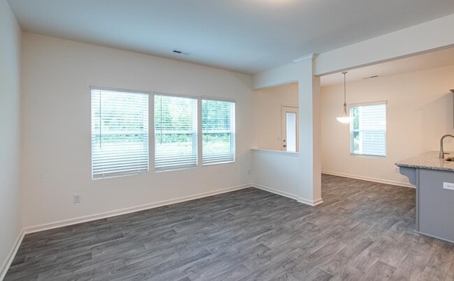 Building Photo - BEAUTIFUL 3 Bedroom in Midland Available A...