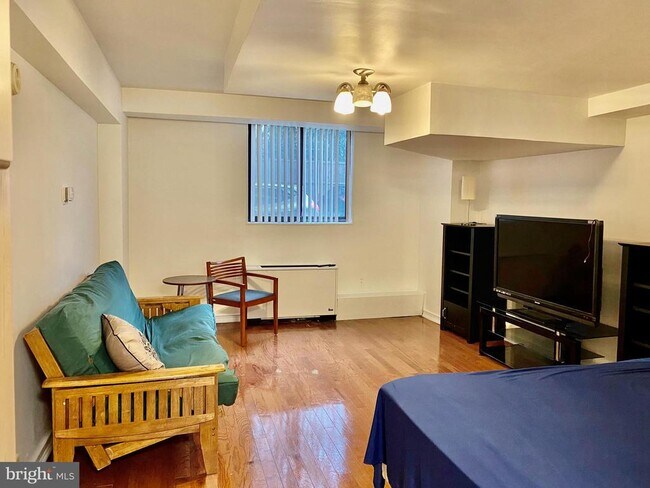 Foto del edificio - 3315 Wisconsin Ave