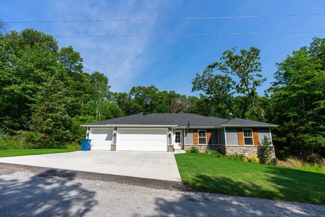 Building Photo - 19 Ironside Ln