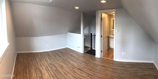Building Photo - 2 br, 1.5 bath Duplex - 1508 11th Street A