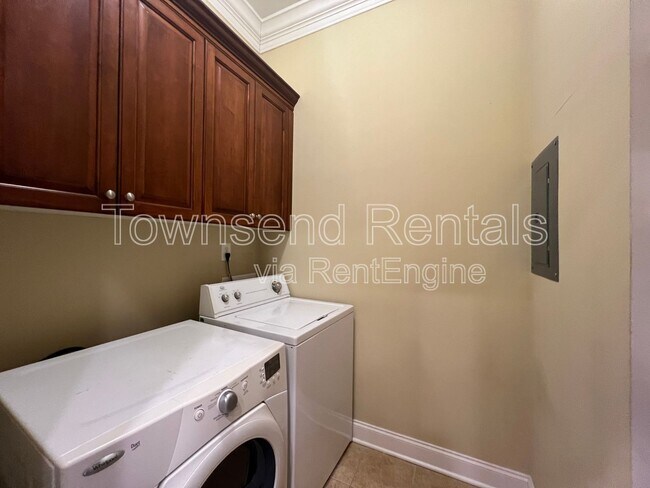Foto del edificio - 2661 Lockwood Rd