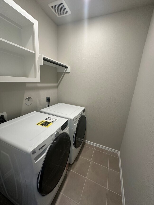 Building Photo - 206 Mercury Sky Rd