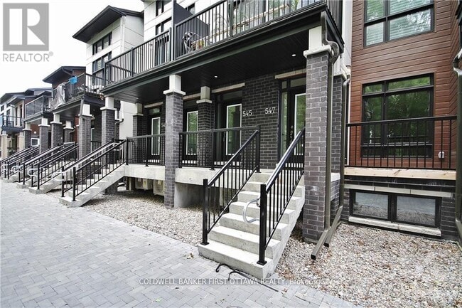 Building Photo - 547 Crescendo Private