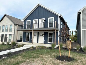 Building Photo - 132 SW 8th St