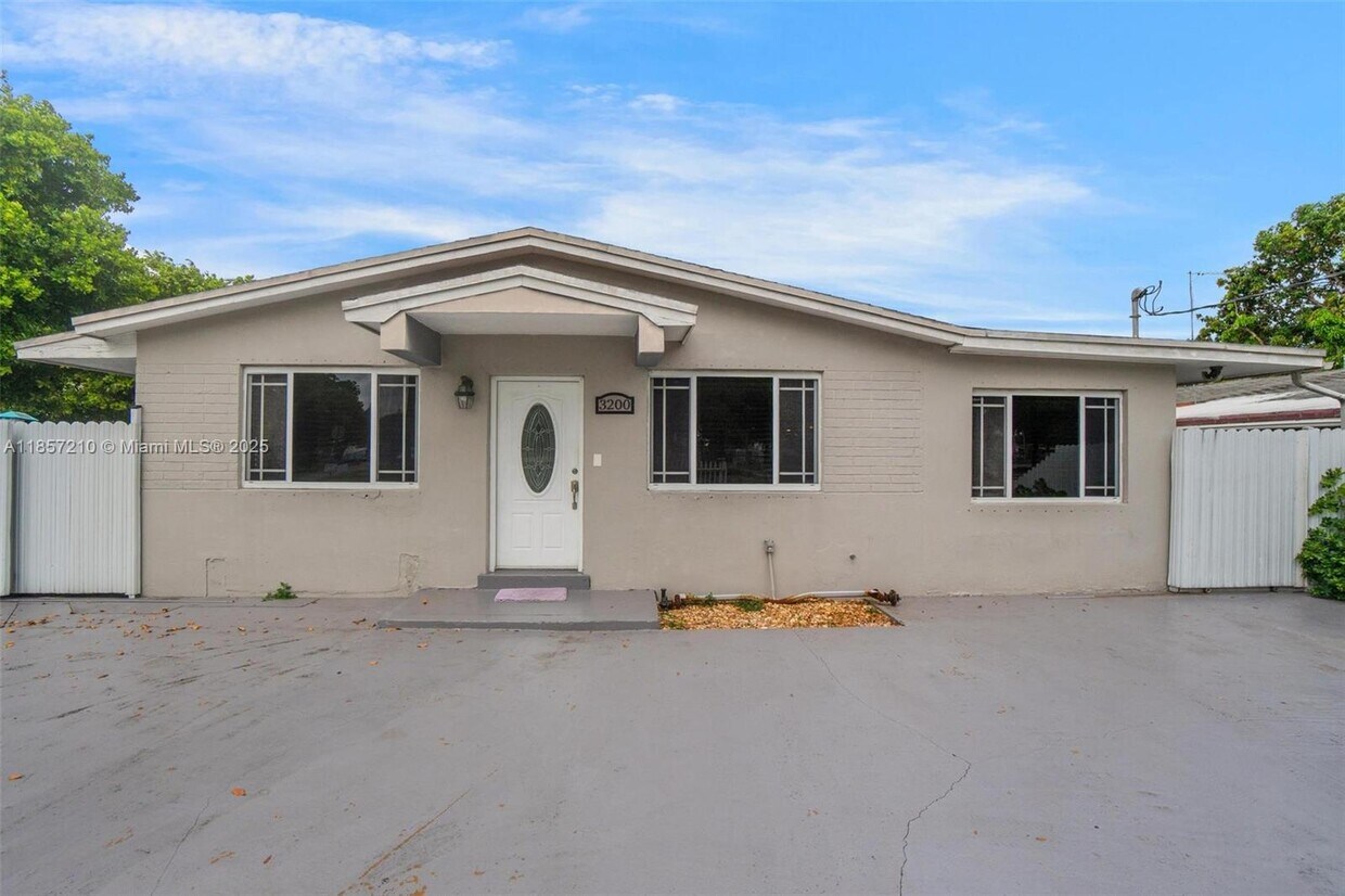 Primary Photo - 3200 W 7th Ave