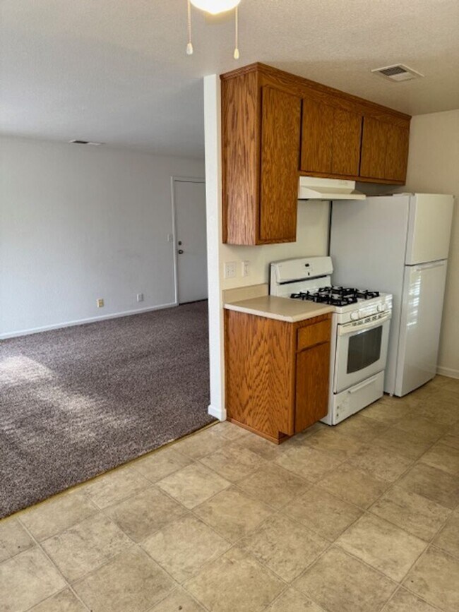 Foto del edificio - Anderson 3Bed Duplex- Garbage & Water Included!