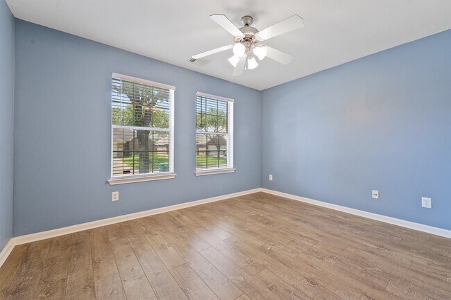 Foto del edificio - 2614 Royal Thistle Dr