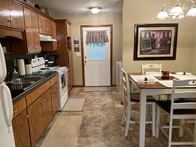 Building Photo - 55 Marty Way