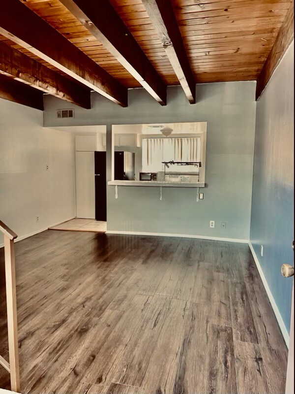 Foto principal - 19505 Sherman Way