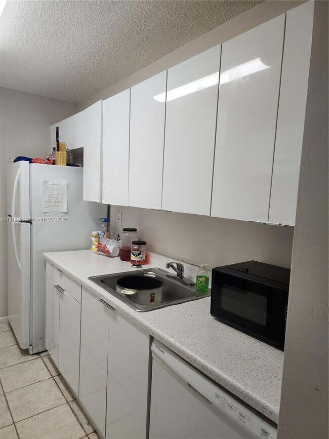 Foto del edificio - 1174 Lake Terry Dr