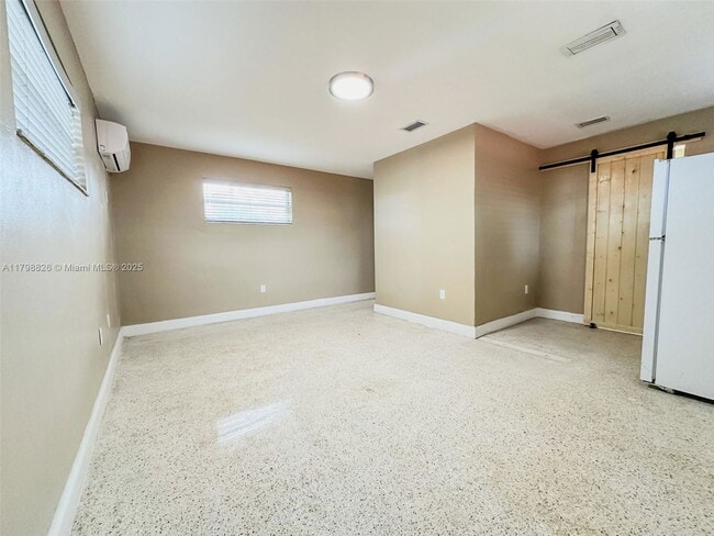 Foto del edificio - 2815 NW 88th St