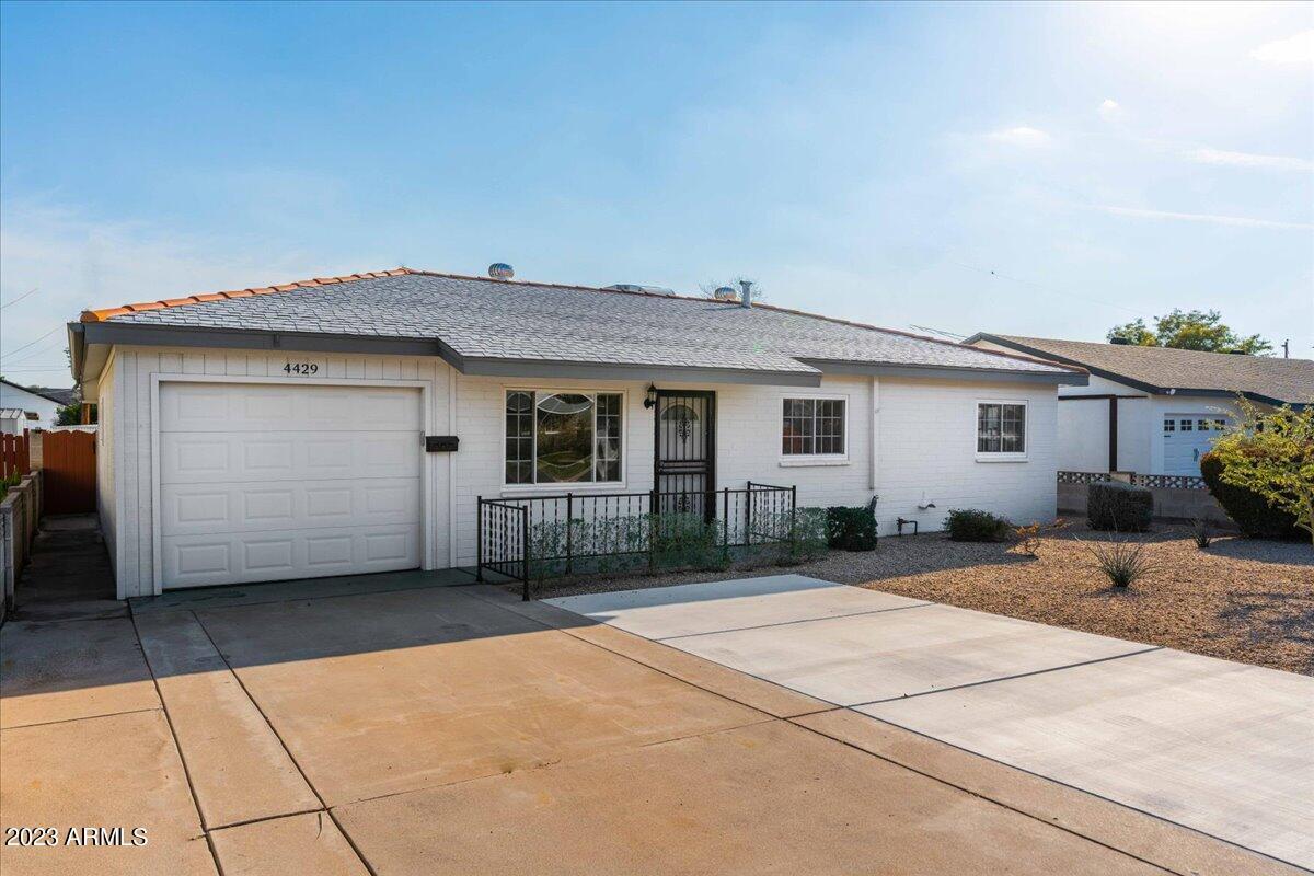 Primary Photo - 4429 E Glenrosa Ave
