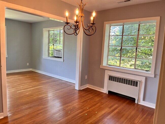 Comedor - 3522 Buckner Ln