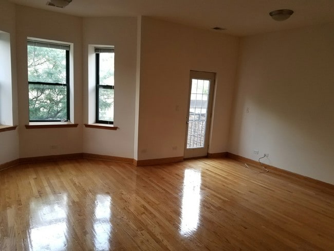 Building Photo - 2502 N Southport Ave
