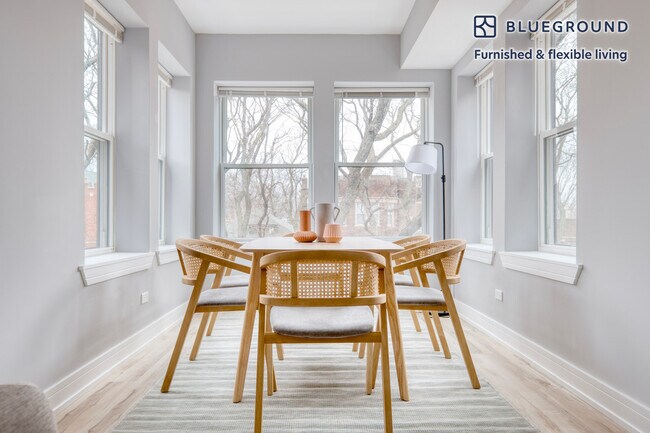 Foto del edificio - 6355 N Paulina St