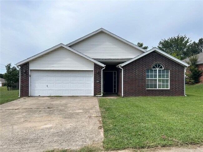 Building Photo - 1265 China Berry Ln