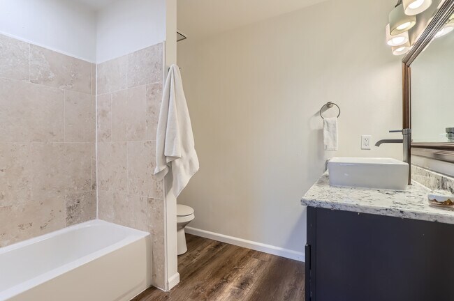 Baño principal - 1506 Fisk Ct