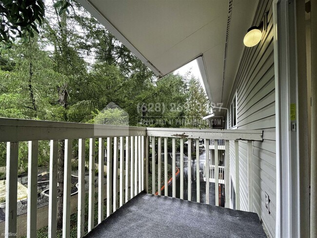 Building Photo - 2 br, 1 bath Condo - 14517 Northeast 40th ...