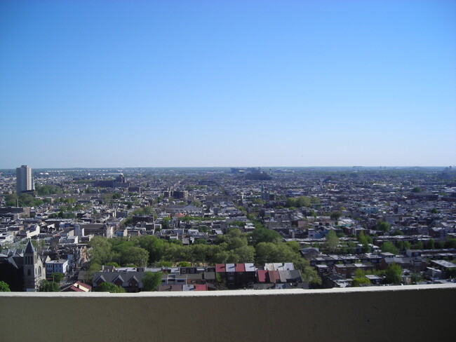 Foto del edificio - 604 S Washington Sq