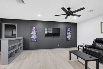 Building Photo - 1806 Clayton Dr