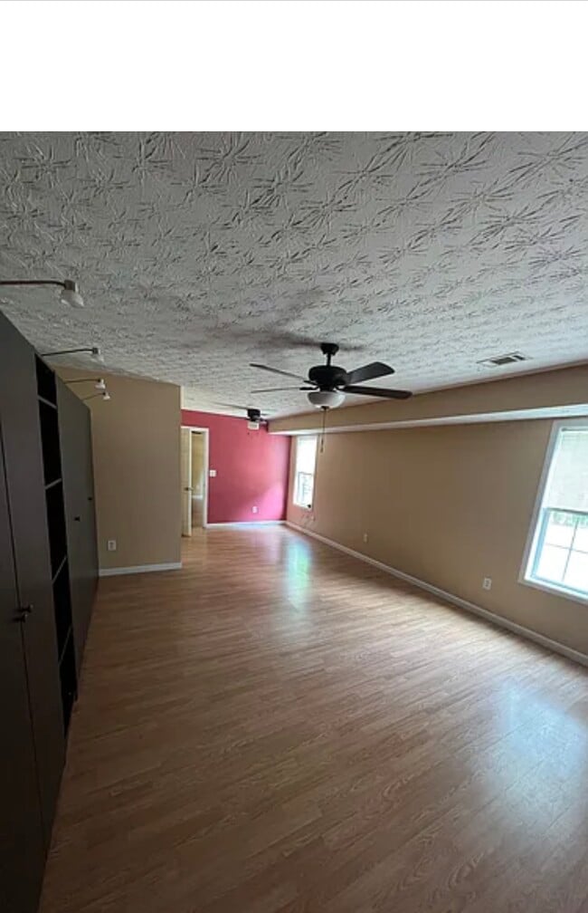 Building Photo - 70 Trelawney Dr