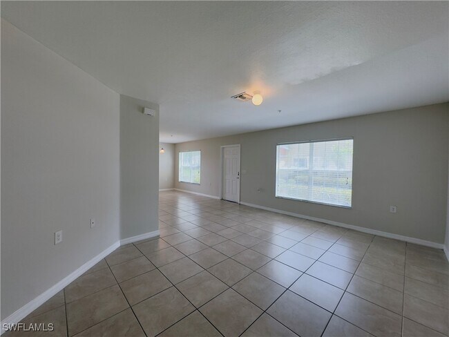 Building Photo - 9101 Gervais Cir