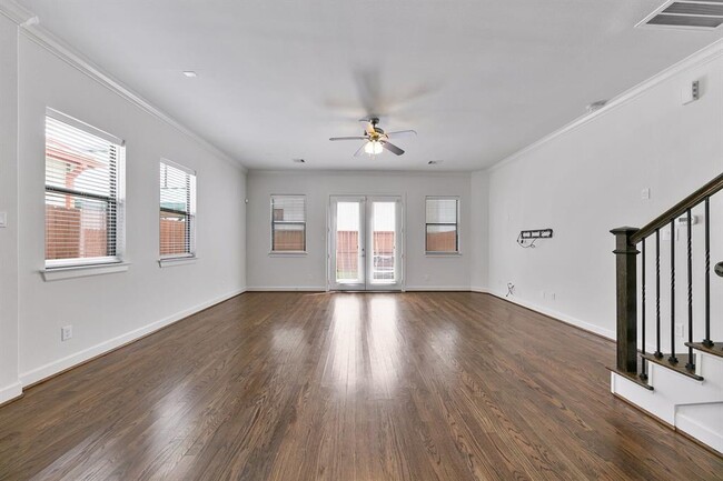 Building Photo - 5633 Petty St
