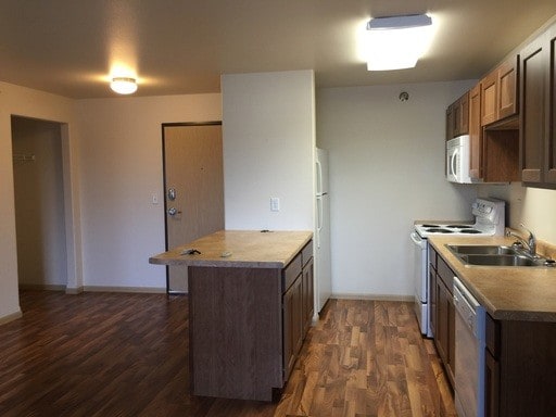 Primary Photo - 21 8th Ave N